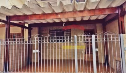 Sobrado na Parada Inglesa, com 3 quartos, 2 vagas, a poucos passos do Metrô