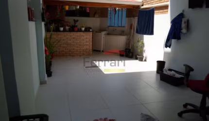 Sobrado com 3 dormitórios, sendo 1 suíte, 1 vaga e quintal com churrasqueira