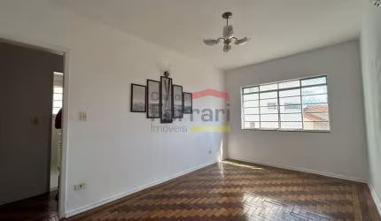 Apartamento com 2 Quartos e 1 banheiro para Alugar, 72 m² por R$ 2.000/Mês