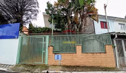 Sobrado espaçoso á venda na Água Fria, com grande potencial em localização privilegiada!