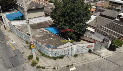 Terreno de esquina no Jardim Peri  250 metros
