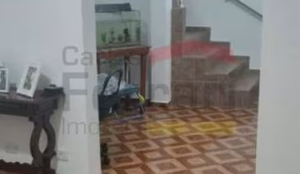 Terreno com três casas alugadas, para venda na Vila Guacá.