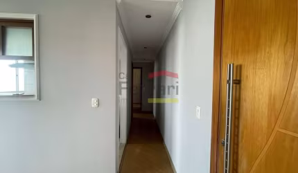 Apto com 2 dormitorios, sala cozinha com armarios,com uma vaga de garagem