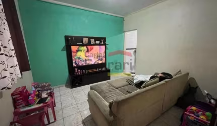 Casa com duas unidades no terreno ? Excelente localização na rua principal!