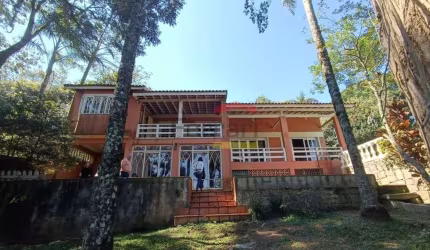 Casa térrea com piscina na Serra da Cantareira - Parque Petrópolis