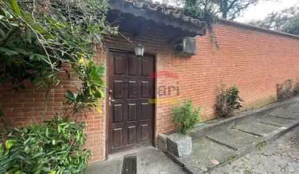 Tremembé, casa assobrada de 590m² à venda em rua muito tranquila.