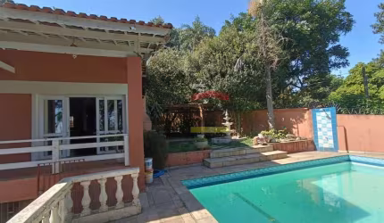 Casa assobradada com piscina na Serra da Cantareira - Parque Petrópolis