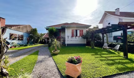 Casa com 3 quartos à venda na Colina Sorriso, Caxias do Sul  por R$ 749.995