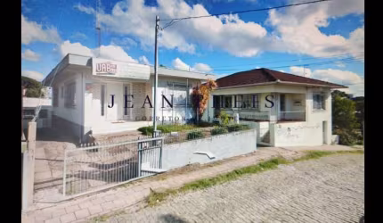 Casa com 3 quartos à venda no Petrópolis, Caxias do Sul  por R$ 550.000