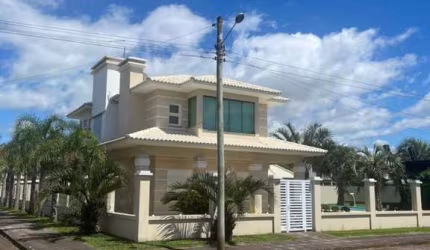 Sobrado Alto Padrão c/ 4 Dormitórios em Capão da Canoa/RS