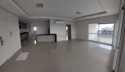 Apartamento com 03 suítes e 03 vagas de garagem no Condomínio Solar da Praça II no Centro de Canoas