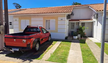 Casa em condomínio com 02 dormitórios