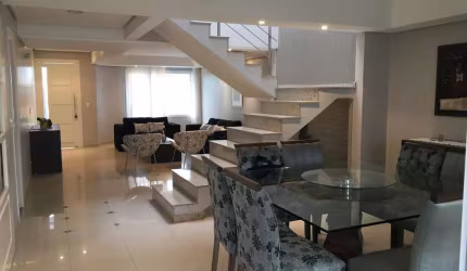Casa com 4 Quartos e 3 banheiros à Venda