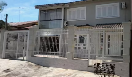 Excelente Sobrado c/ 4 Dormitórios (01 Suíte) no Moinhos de Vento