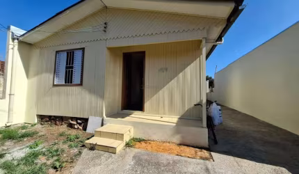 Casa com 02 dormitórios para aluguel em Canoas, Fátima.