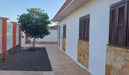 Linda Casa com 03 dormitórios para Alugar em Canoas, São José.