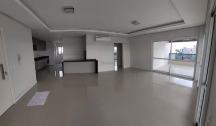 Apartamento com 03 suítes e 03 vagas de garagem no Condomínio Solar da Praça II no Centro de Canoas