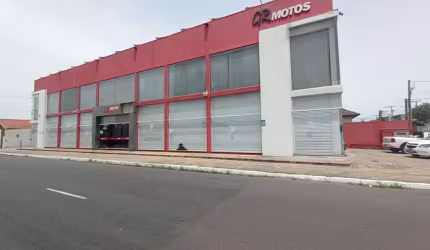 Loja de esquina com mezanino