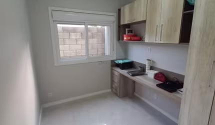 Casa 03 dormitórios com piscina