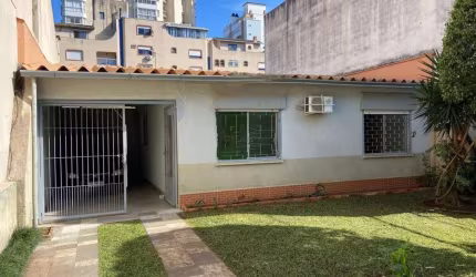 Casa comercial no Centro com amplo pátio! Oportunidade