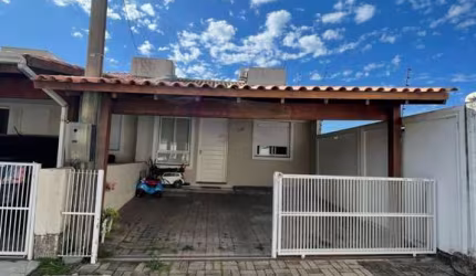 Casa térrea em condomínio fechado Bairro Olaria