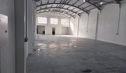 Pavilhão Comercial no Centro