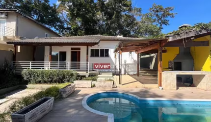 CASA TOTALMENTE TÉRREA! BAIRRO MUITO ARBORIZADO E TRANQUILO!!
