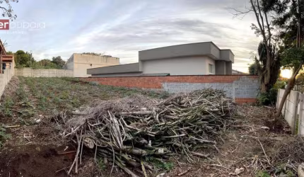 TERRENO EXCELENTE TOPOGRAFIA, CONSTRÓI 2 CASAS