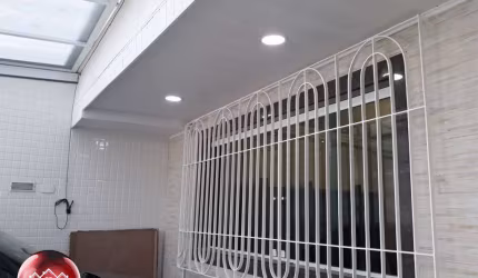 LINDO SOBRADO GEMINADO NA PONTE NOVA EM CUBATÃO - 3 DORMITÓRIOS.