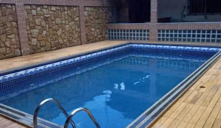 CASA COM PISCINA EM ÓTIMO LOCAL DA VILA NOVA - CASA REFORMADA.