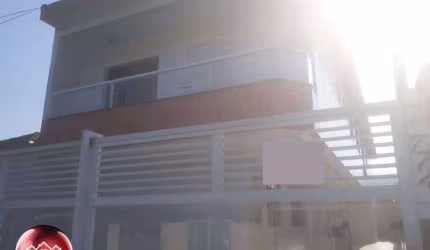 SOBREPOSTA ALTA E DE FUNDOS COM GARAGEM DEMARCADA 1 VAGA NA VILA NOVA.