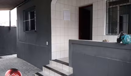CASA BOA E ISOLADA NA VILA NOVA EM CUBATÃO - 2 DORMITÓRIOS E GARAGEM 2 VAGAS - R$338.000 - SÓ A VISTA!!