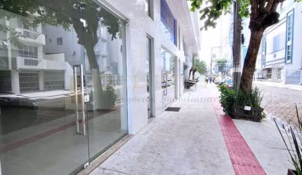 Sala comercial para Locação Anual no bairro Centro em Balneário Camboriú, 1 vaga, Sem Mobília, 121 m² privativos,
