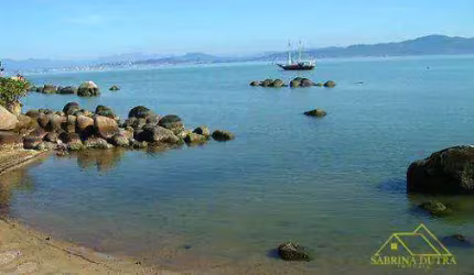 CASA FRENTE MAR PÉ NA AREIA EM SAMBAQUI FLORIANÓPOLIS