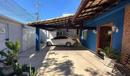 Casa com 3 dormitórios à venda, 219 m² por R$ 890.000,00 - Centro - São Pedro da Aldeia/RJ