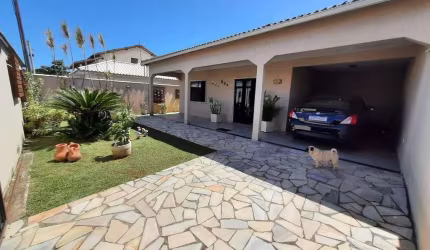 Casa no condomínio Solar dos Cantarinos com 3 dormitórios à venda, 150 m² por R$ 570.000 - São Matheus - São Pedro da Aldeia/RJ
