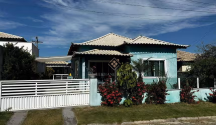 Casa com 3 dormitórios à venda no condomínio Solar dos Cantarinos, 120 m² por R$ 600.000 - São Matheus - São Pedro da Aldeia/RJ