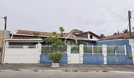Casa com 4 dormitórios, 220 m² - venda por R$ 700.000,00 ou aluguel por R$ 4.100,00/mês - Centro - São Pedro da Aldeia/RJ
