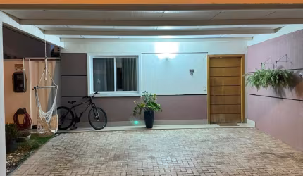 Linda casa tipo sobrado a venda no Condomínio Solar das Torres