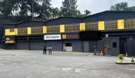 Loja ampla em condominio comercial / LOJA 2