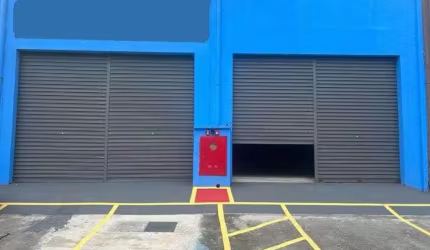 Loja ampla em condominio comercial / LOJA 03