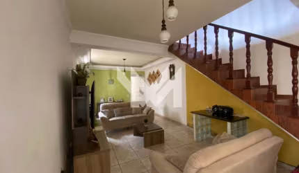 Casa Assobradada de 217 m² 3 quartos 3 banheiros à Venda - Jardim Presidente Dutra - Guarulhos