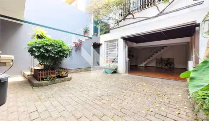CASA COM 4 QUARTOS SENDO 1 SUÍTE E 3 VAGAS PARA VENDA NA VILA PAIVA