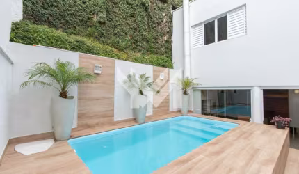 Sobrado de 435 m² 5 quartos e 7 banheiros sendo 5 suítes à Venda - Jardim Virgínia Bianca