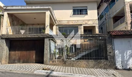 CASA COM TRES QUARTOS PROXIMA A AV. ENGENHEIRO CAETANO ÁLVARES