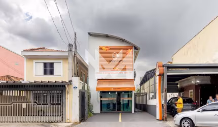 Prédio Comercial de 220 m², em Santana para locação