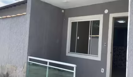 ALUGO OTIMA CASA COM 2 DORMITÓRIOS NA CIDADE PRAIANA EM RIO DAS OSTRAS