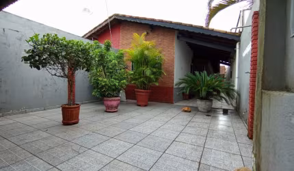 Espaço p piscina com edícula 3dorm 289mil Mongaguá