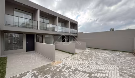 Sobrado à venda no bairro Alto Boqueirão - Curitiba/PR
