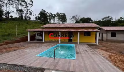 OPORTUNIDADE DE CHÁCARA COM PISCINA EM FASE DE ACABAMENTO IBIÚNA-SP